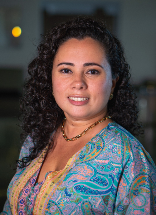 Foto da Chefe do NRE de Cianorte, Mayra Iida Moraes.